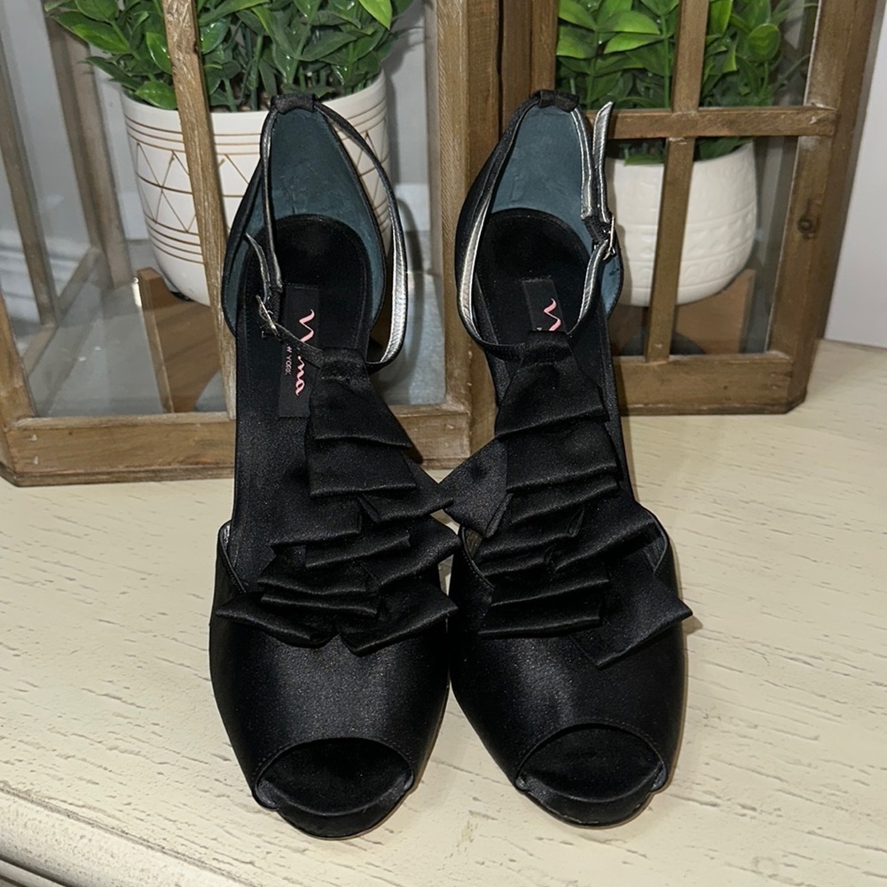 Nina New York Black Satin Heel size 9.5M - Picture 2 of 5